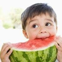 头像吃瓜小孩男生图片,一位吃瓜少年的成长故事