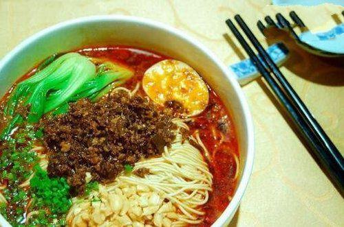 四川网红担担面,麻辣鲜香，回味无穷的街头美食传奇